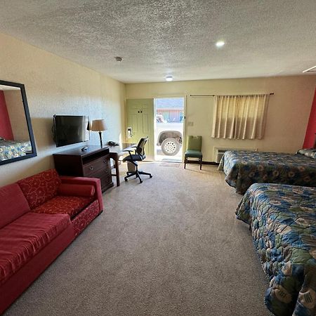 Ada Village Inn المظهر الخارجي الصورة