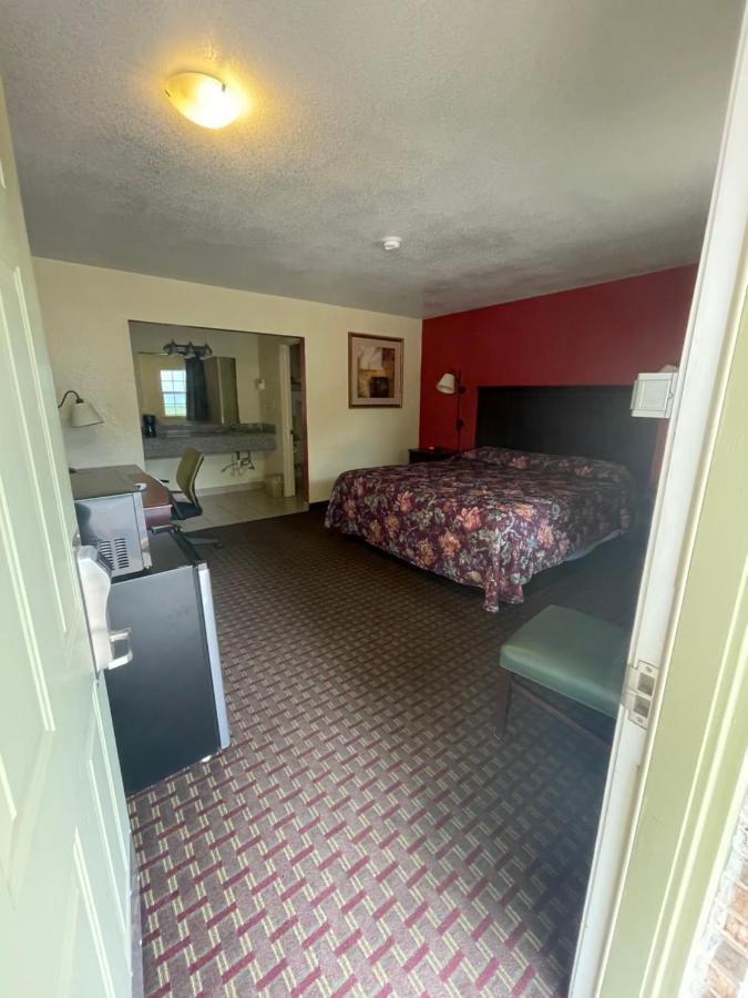 Ada Village Inn المظهر الخارجي الصورة