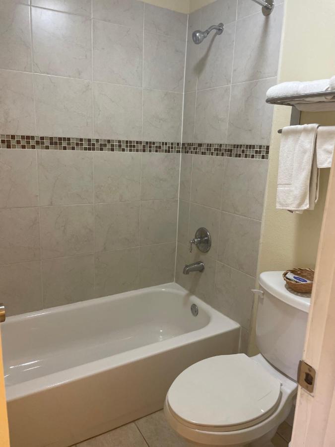 Ada Village Inn المظهر الخارجي الصورة