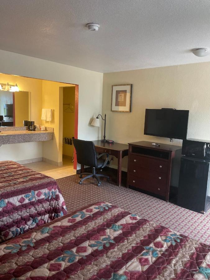 Ada Village Inn المظهر الخارجي الصورة