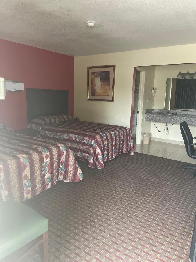Ada Village Inn المظهر الخارجي الصورة